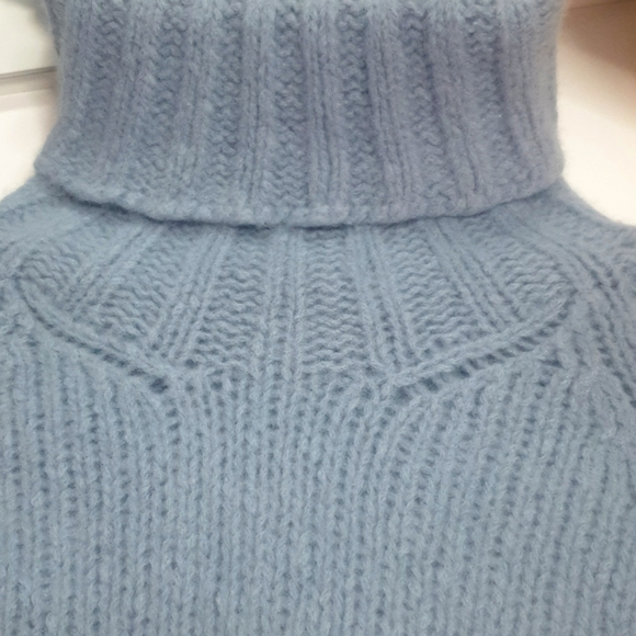 MaxMara turtleneck - Picture 2 of 6